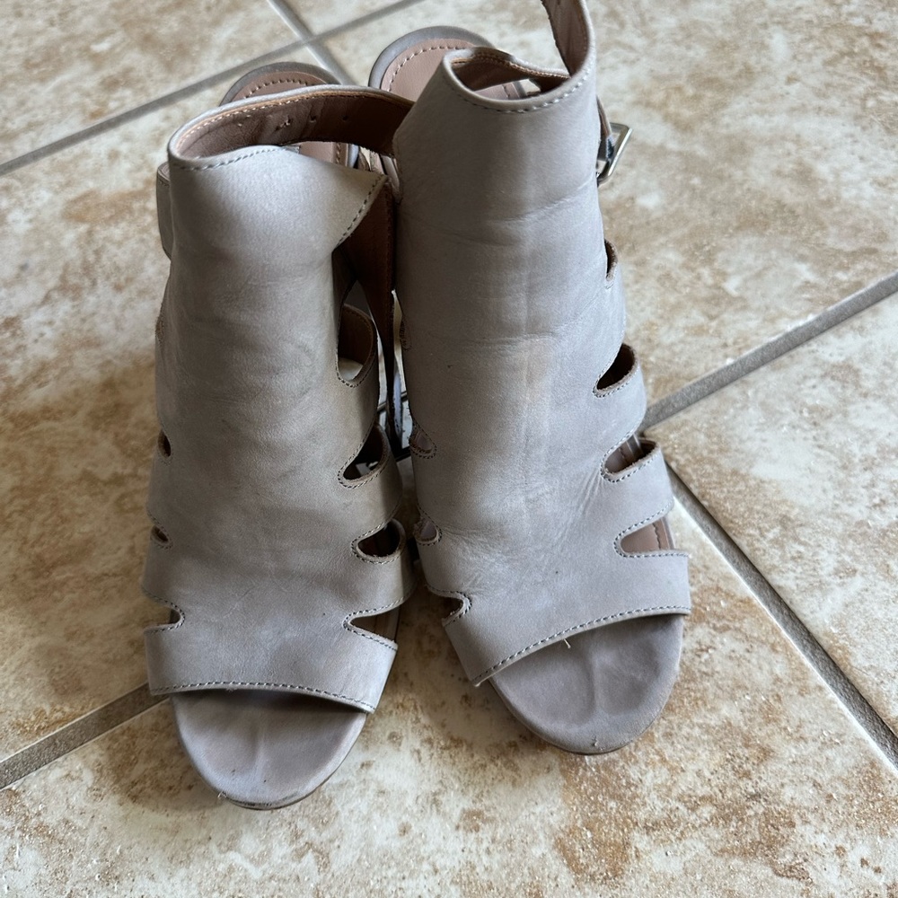 Steve Madden light gray strappy heeled sandal
